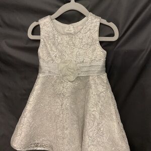 Youngland Metallic silver & White Fit &Flare Sleeveless Dress NWOT Sz 2T